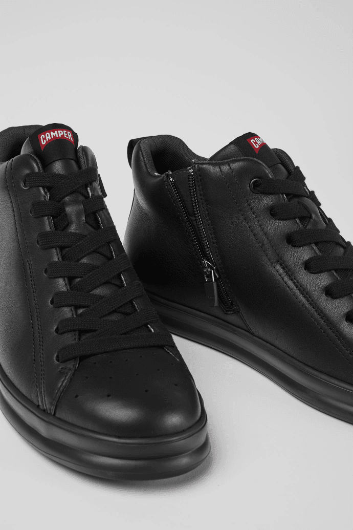 Runner Sneakers (black leather)