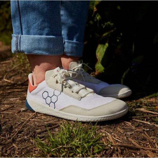 Vivobarefoot Geo Shell sieviešu baskāju kedas (kaļķakmens/koraļļu) — apavi lietošanā vai modeļa informācija