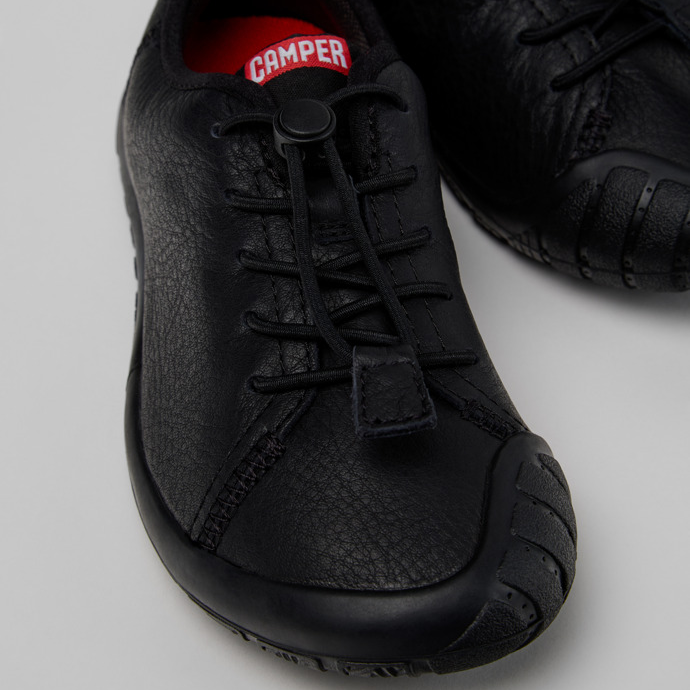 Camper Peu Path melnas bērnu ādas kedas K800707-007 – ādas un auklu tuvplāns