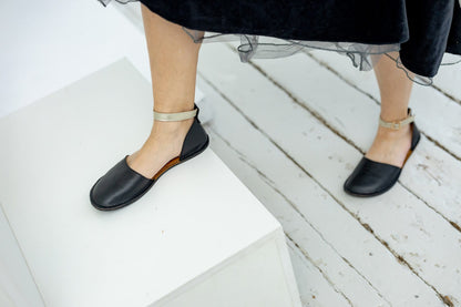 Golden straps for Teal