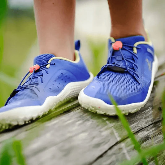 Vivobarefoot Jauniešu apavi Primus Trail II FG (Amparo zili) — apavi lietošanā vai modeļa informācija