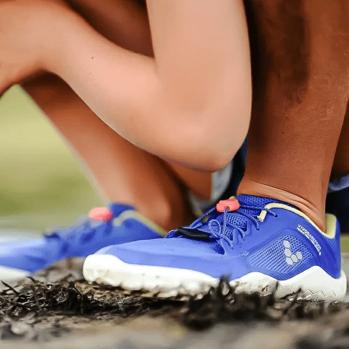 Vivobarefoot Jauniešu apavi Primus Trail II FG (Amparo zili) — apavi lietošanā vai modeļa informācija